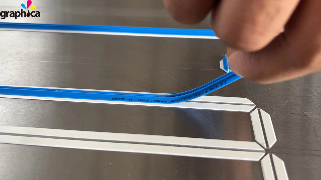 Bestseller Blaue Outbox Graphische Kunststoff-Druckschneidemaschine für Druckmaterial