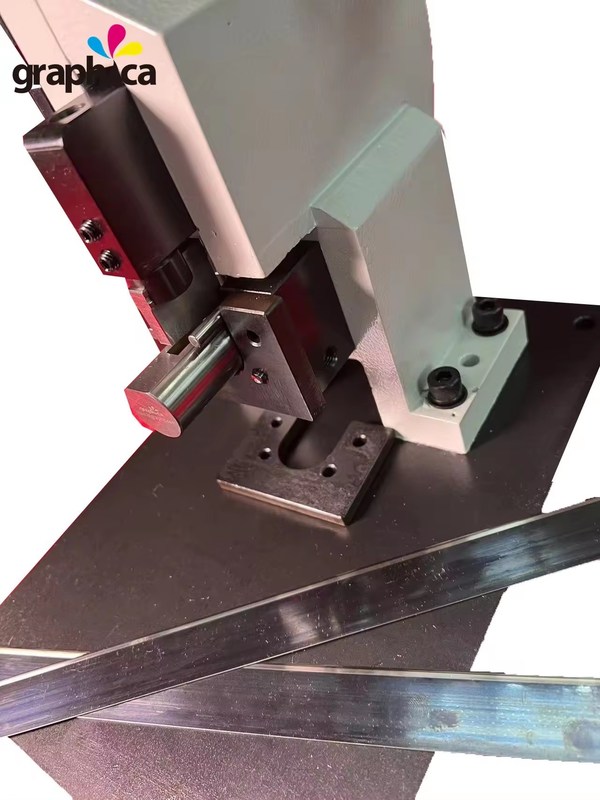 Handwerkzeug für die Herstellung von Stahlstangen G.W.